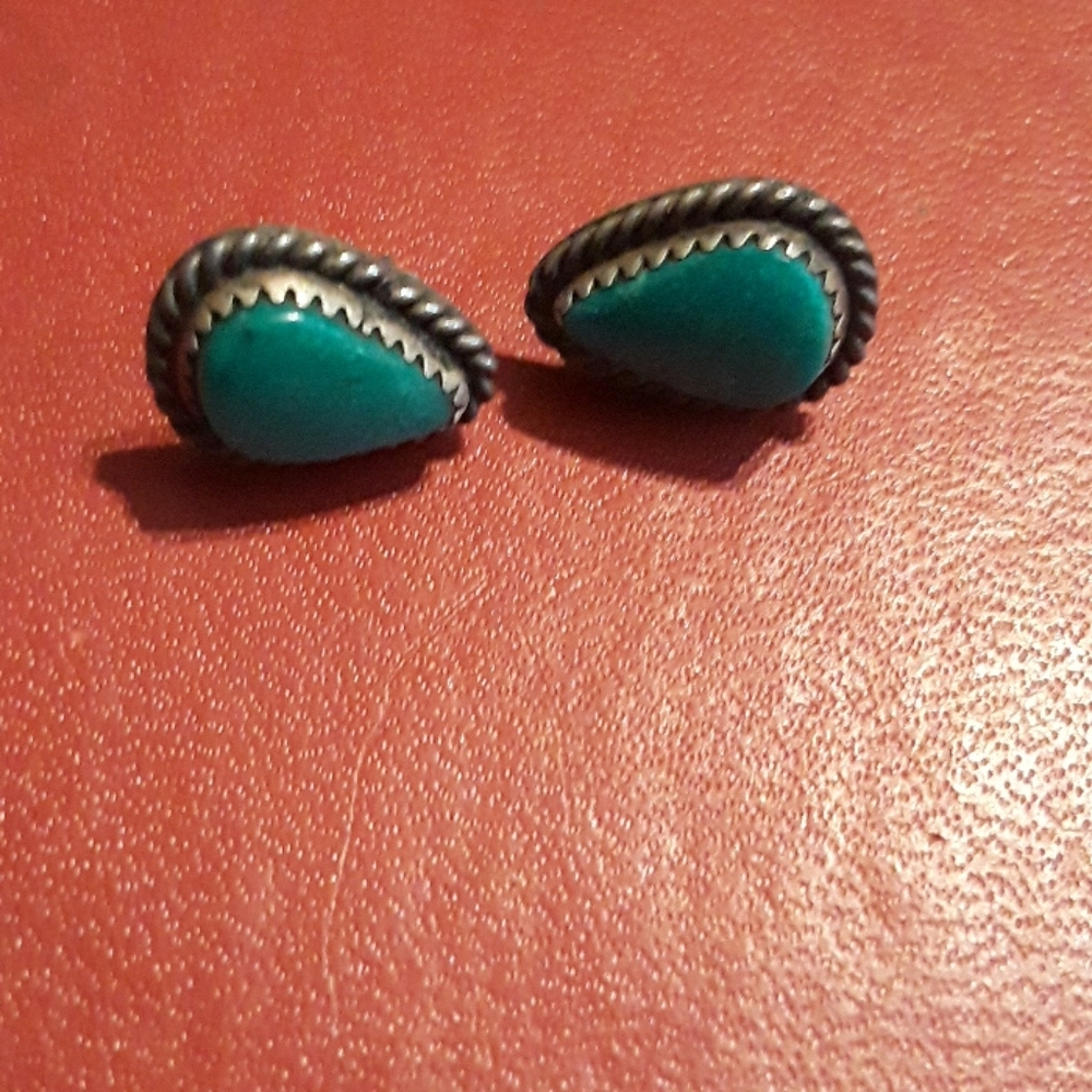 Earrings - Picture 2 of 4